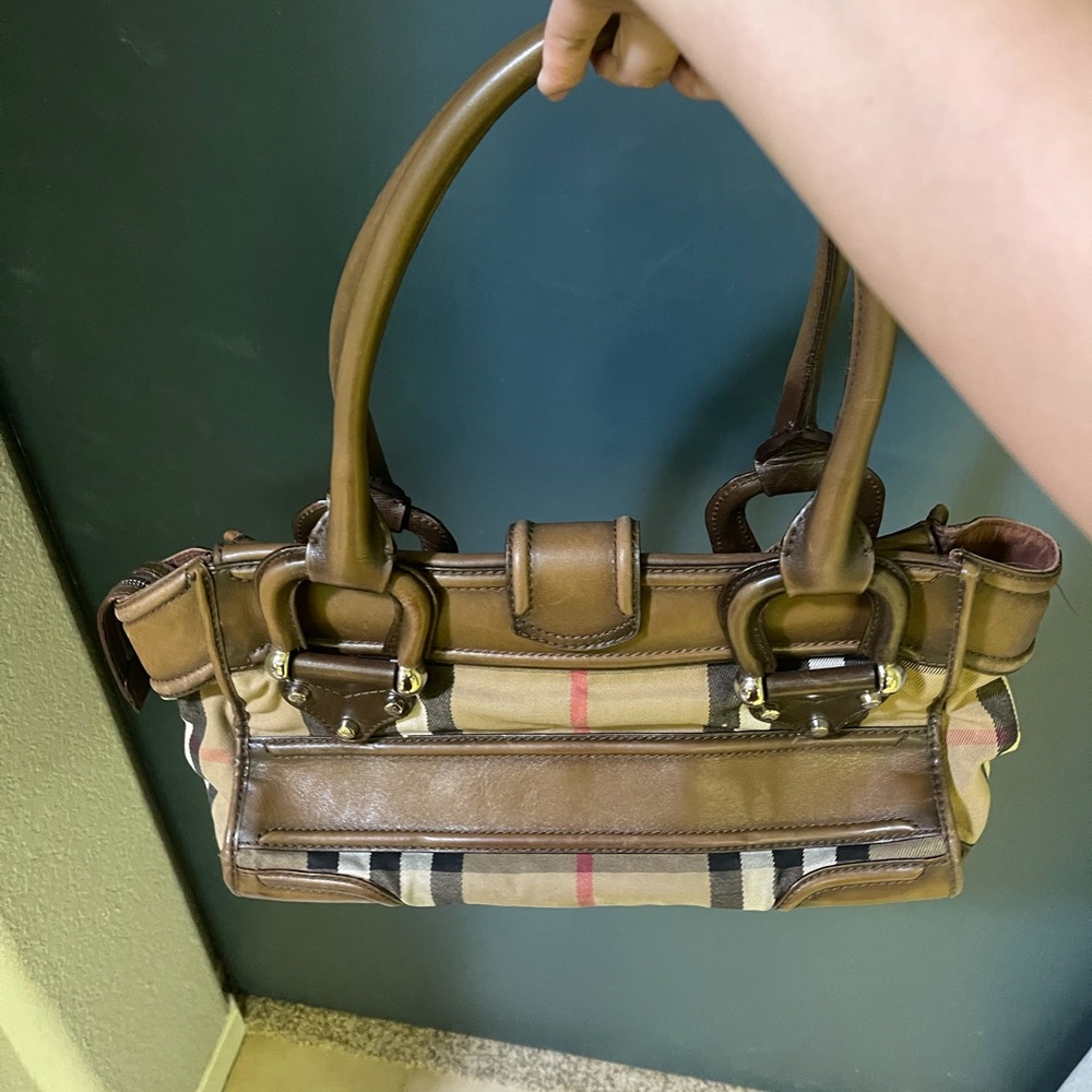 Authentic Xtra Large Burberry bag